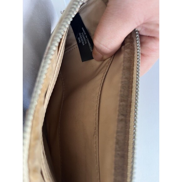 Guess Large Floral Wristlet Clutch Wallet White Tan Floral - Picture 9 of 14